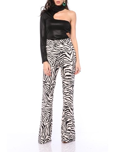 TGH TOP INVITING CU DECUPAJE SI O MANECA